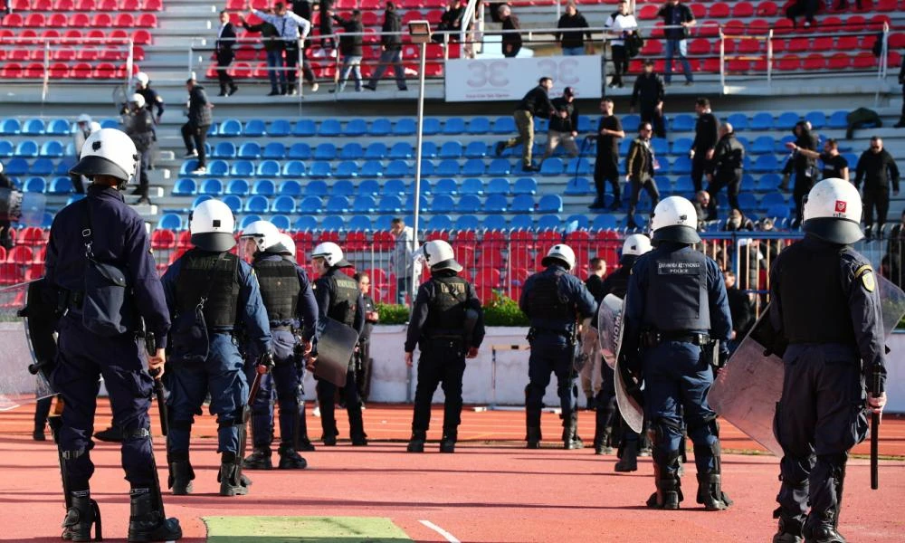 Δύο αγωνιστικές κεκλεισμένων για τα επεισόδια στη Νέα Σμύρνη